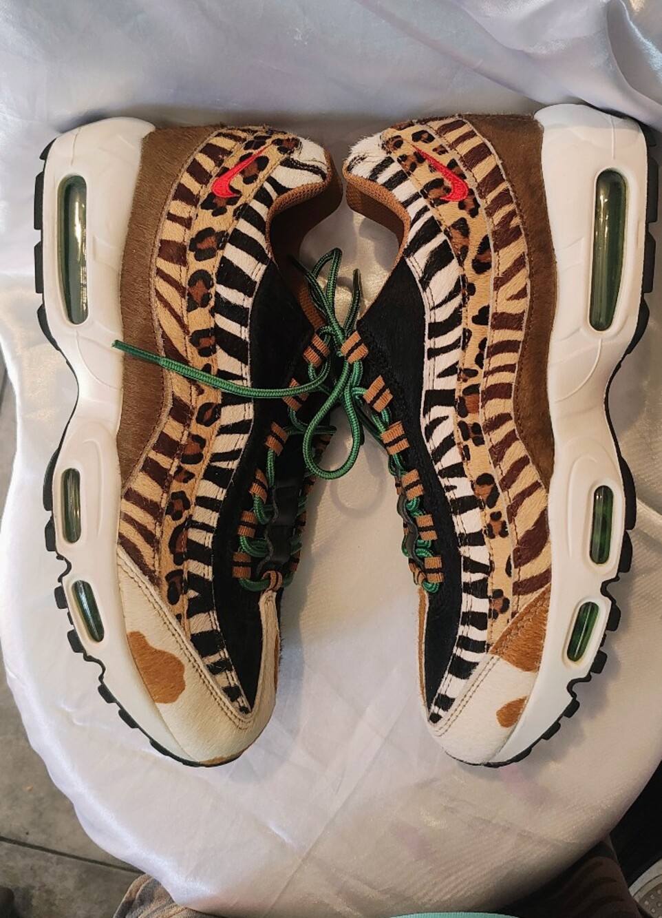 Nike Air Max  Men's Mixed Black, Tan & White Sneakers with Green Laces. - Picture 4 of 12